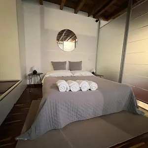 https://appartamento-antica-corte-navigli-darsena.it-lombardy.com